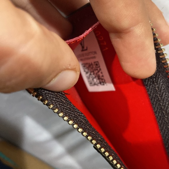 Louis Vuitton Coin Card Holder - Picture 3 of 4